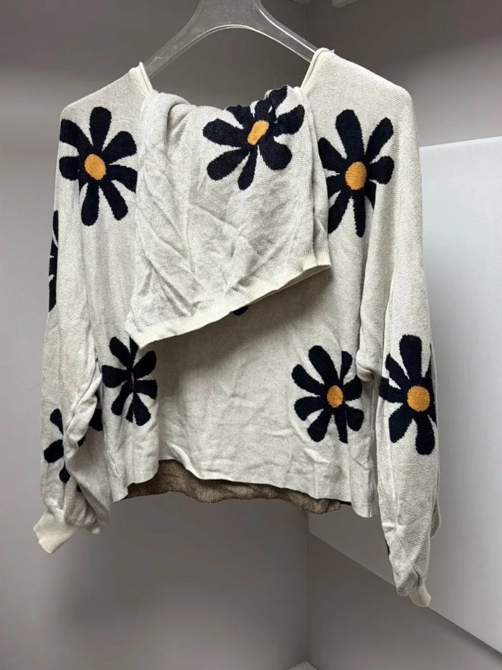 Cream Daisy-Print Women's Sweater - Casual Floral Knit